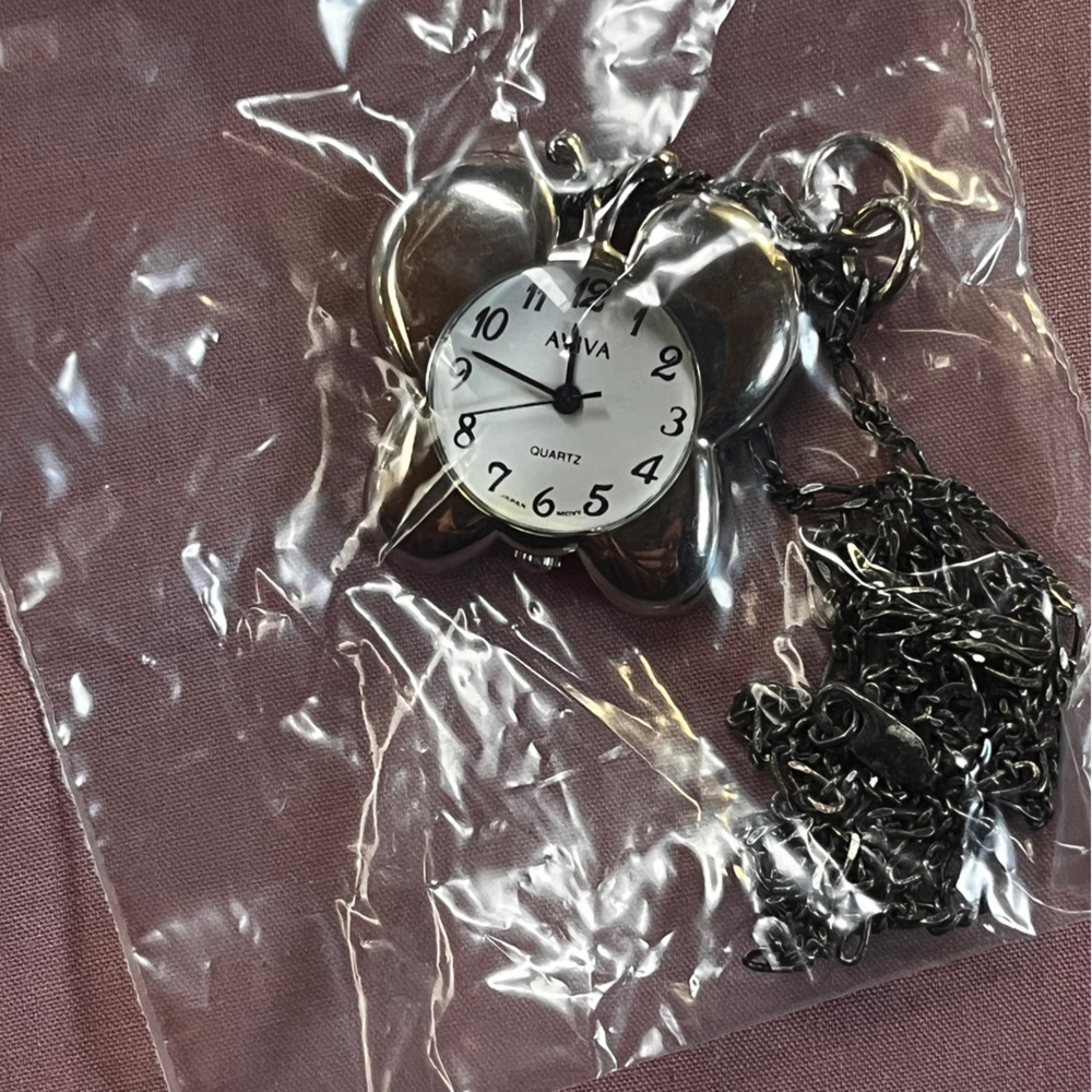 Clock necklaces - Picture 3 of 14